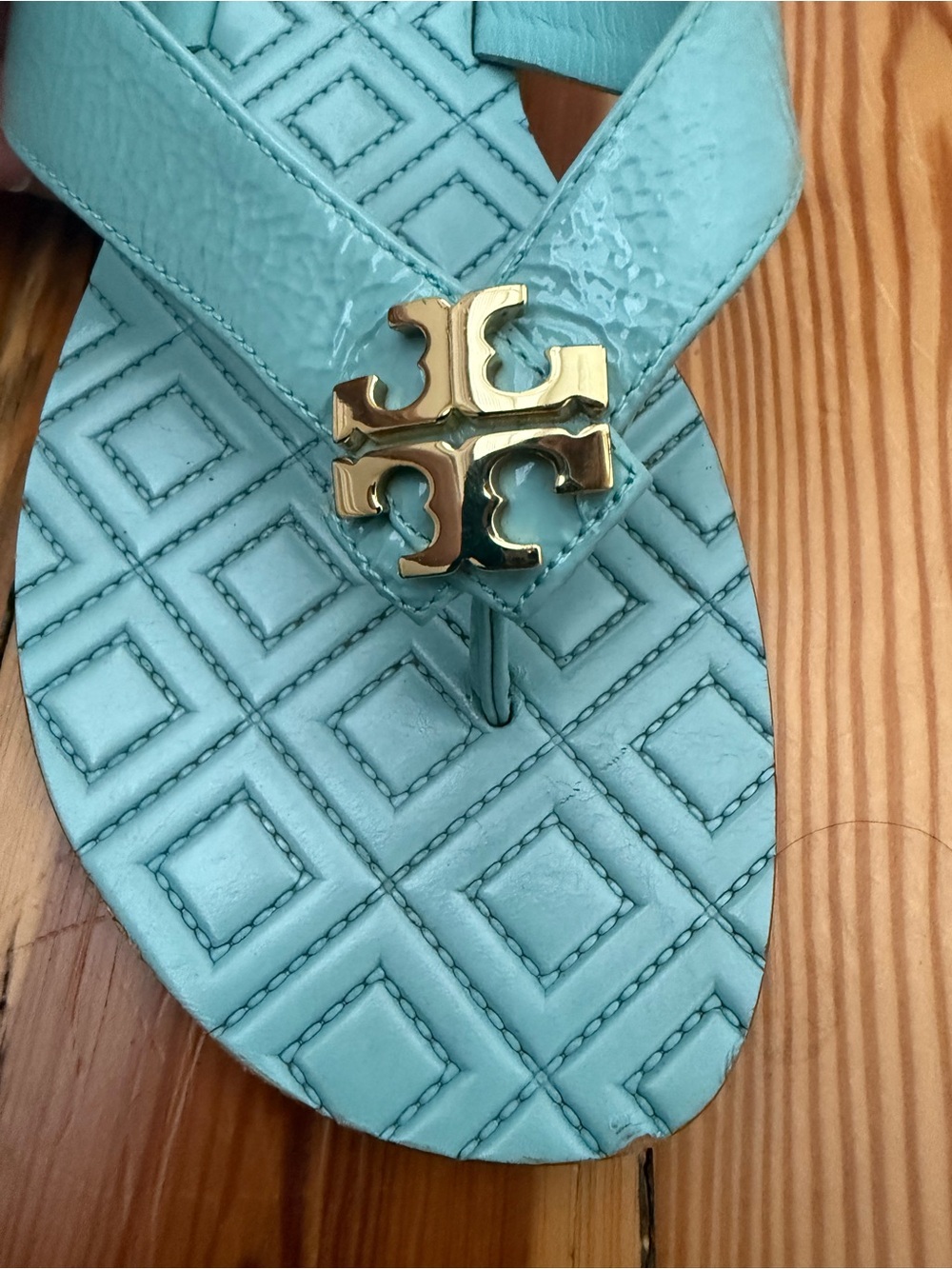 Tory Burch Aqua Leather Logo Thong Sandals - Picture 2 of 7